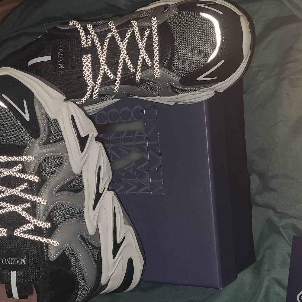 New Mazino Vortex size 7y equals 8.5 women's